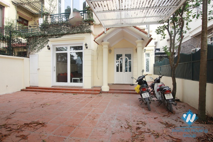 A beautiful house with lake view for rent in Tay Ho, Ha Noi